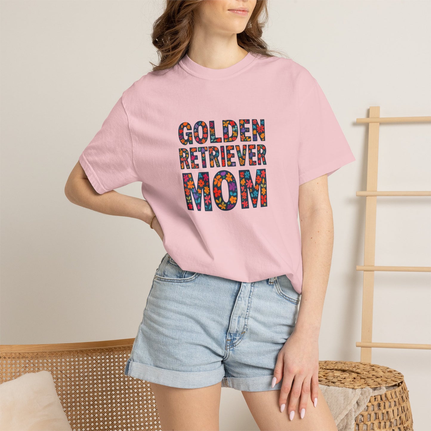 Golden Retriever Mom T-Shirt - The Perfect Gift for Dog Moms