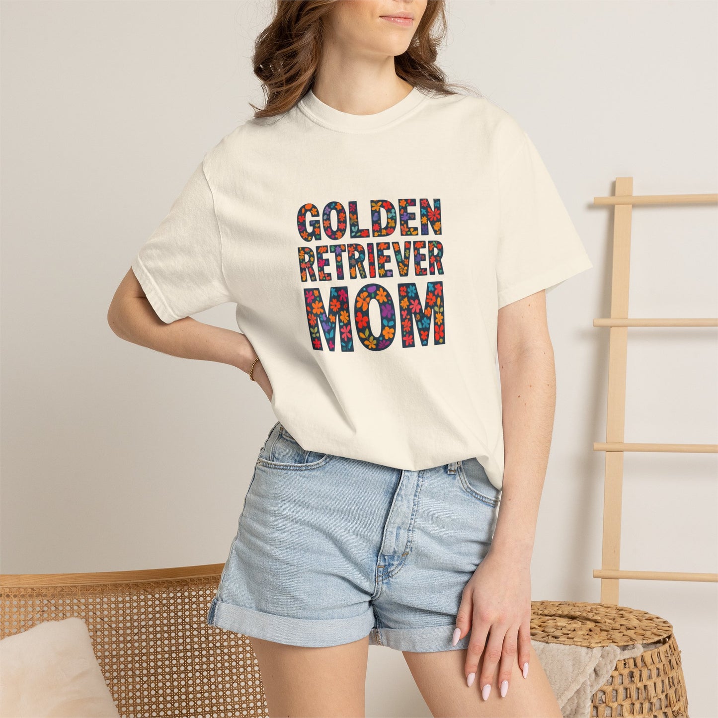 Golden Retriever Mom T-Shirt - The Perfect Gift for Dog Moms